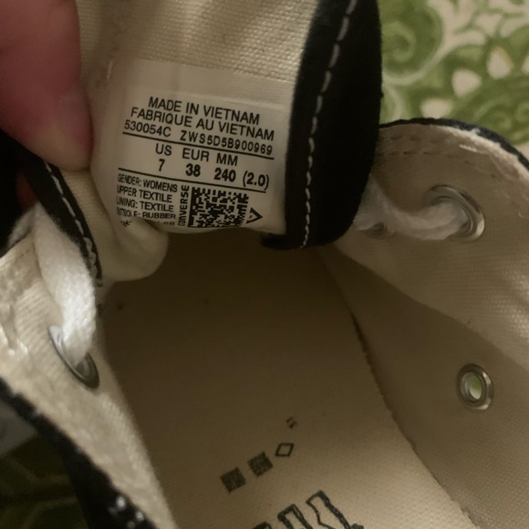 Black and white converse - Picture 2 of 3